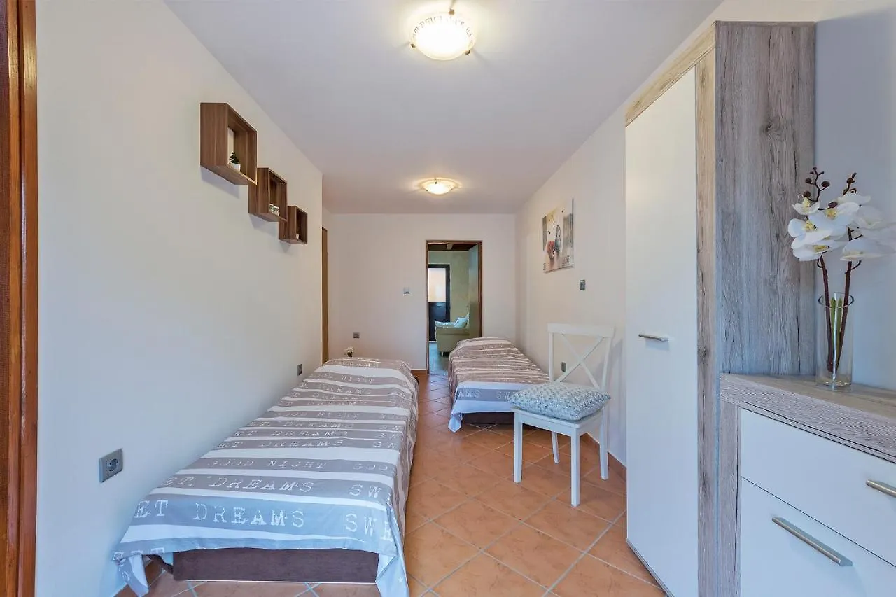 Apartments Tina & Denis Pula