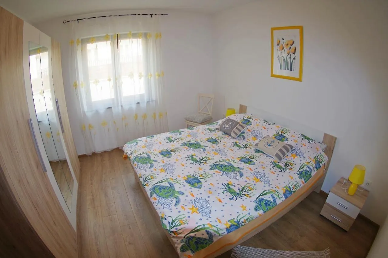 Apartments Tina & Denis Pula 0*,  Croatia