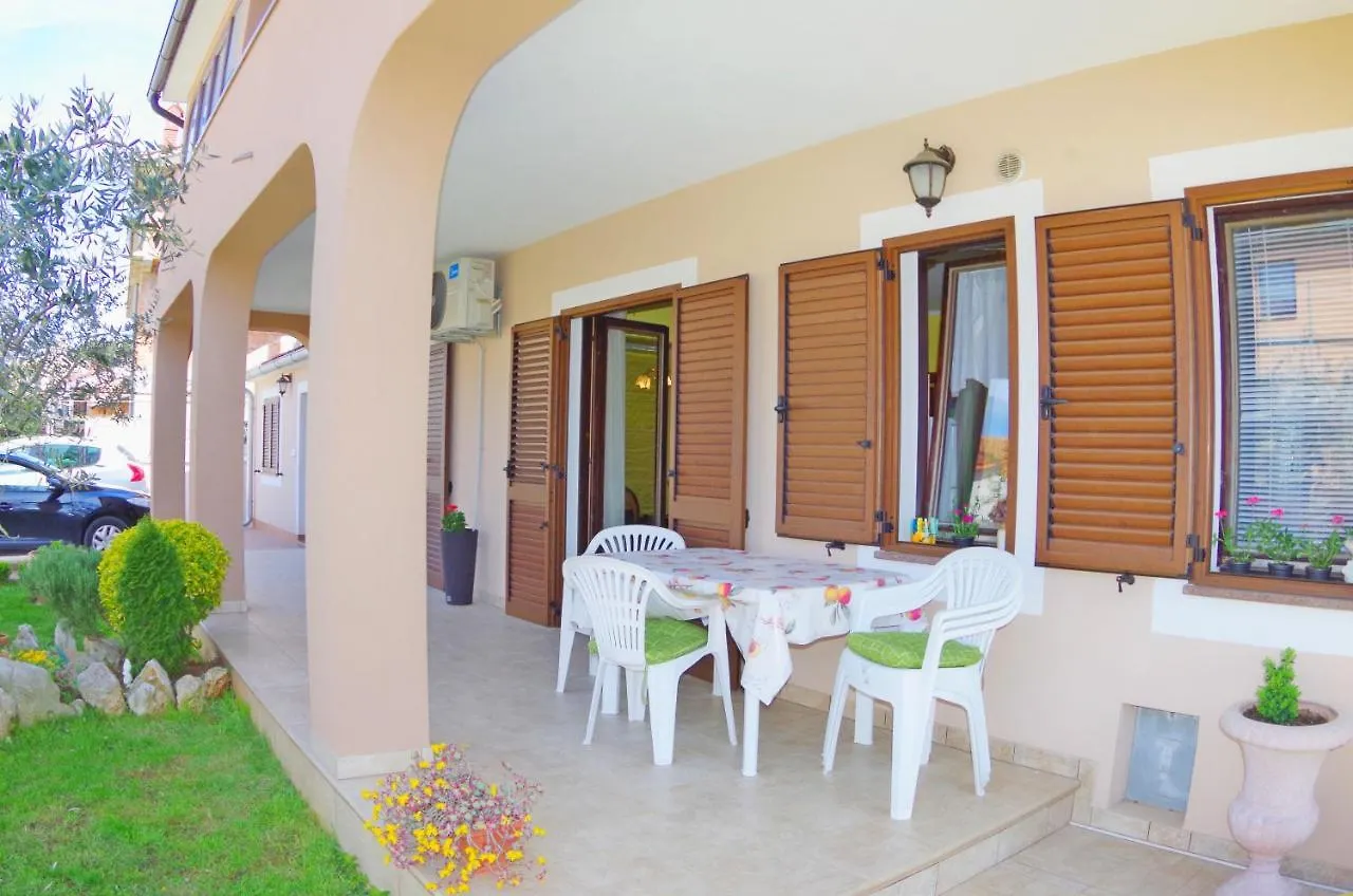 Apartments Tina & Denis Pula