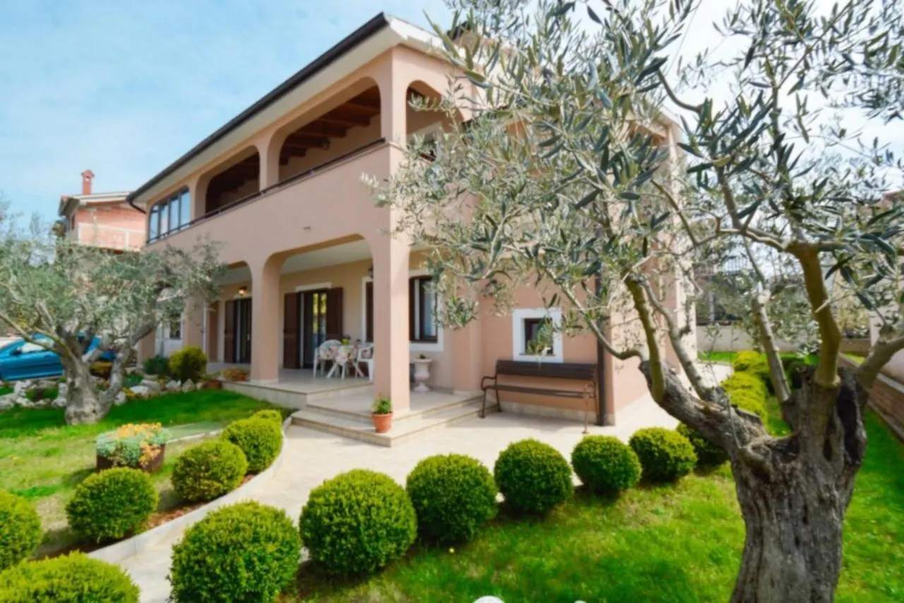 Apartments Tina & Denis Pula 0*,  Croatia